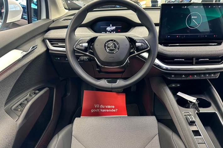 Hvid Skoda Enyaq fra 2023