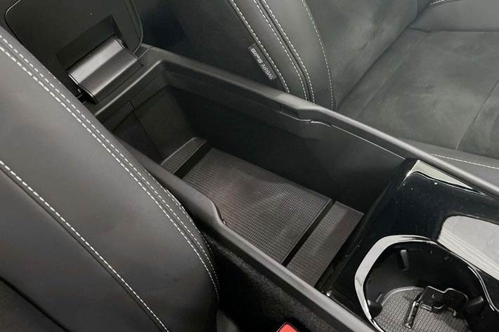 Grå Volvo C40 fra 2024