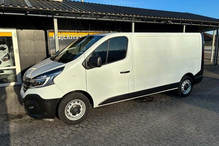 Hvid Renault Trafic T29 fra 2020