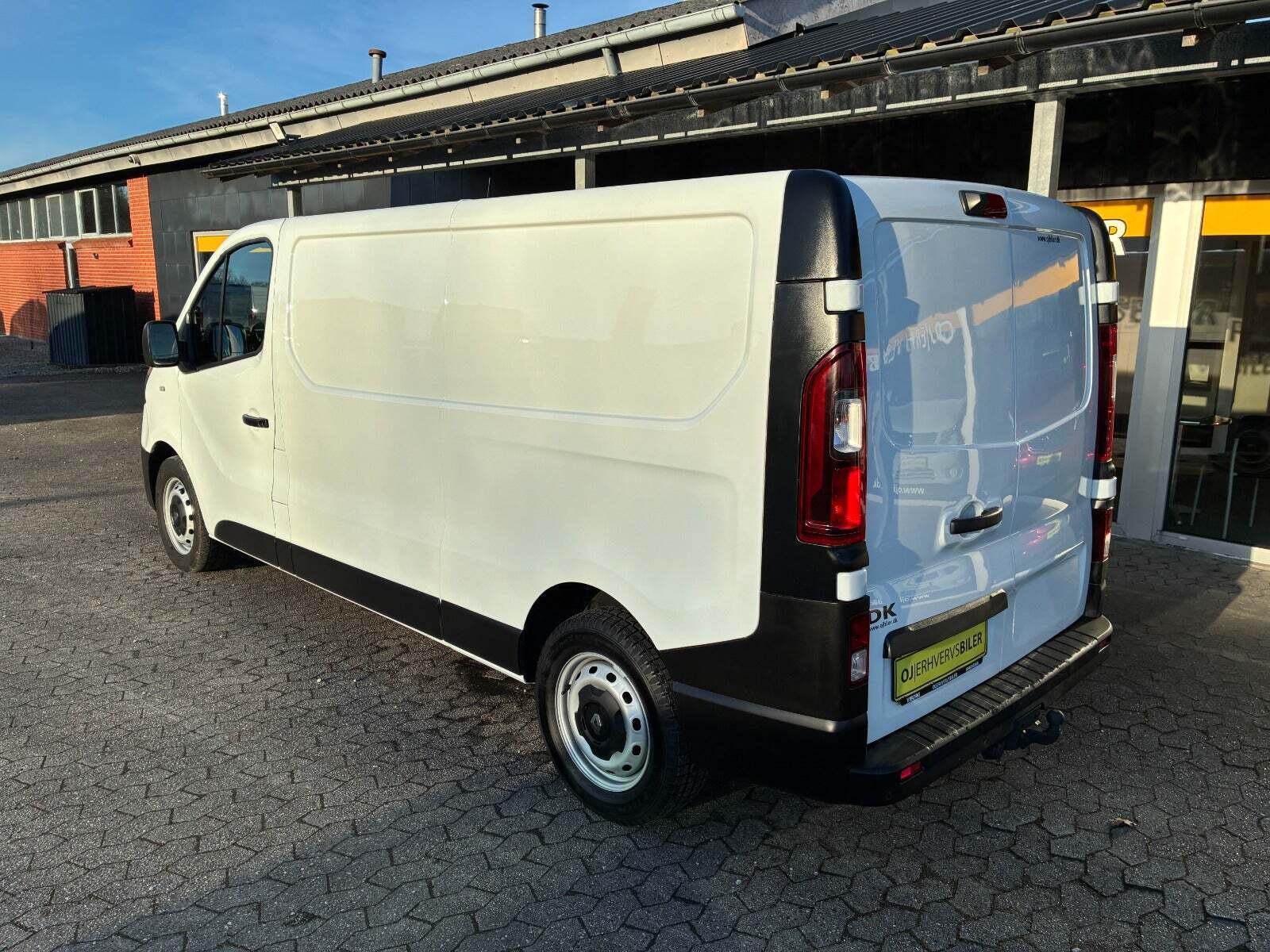 Hvid Renault Trafic T29 fra 2020