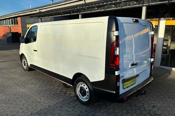 Hvid Renault Trafic T29 fra 2020