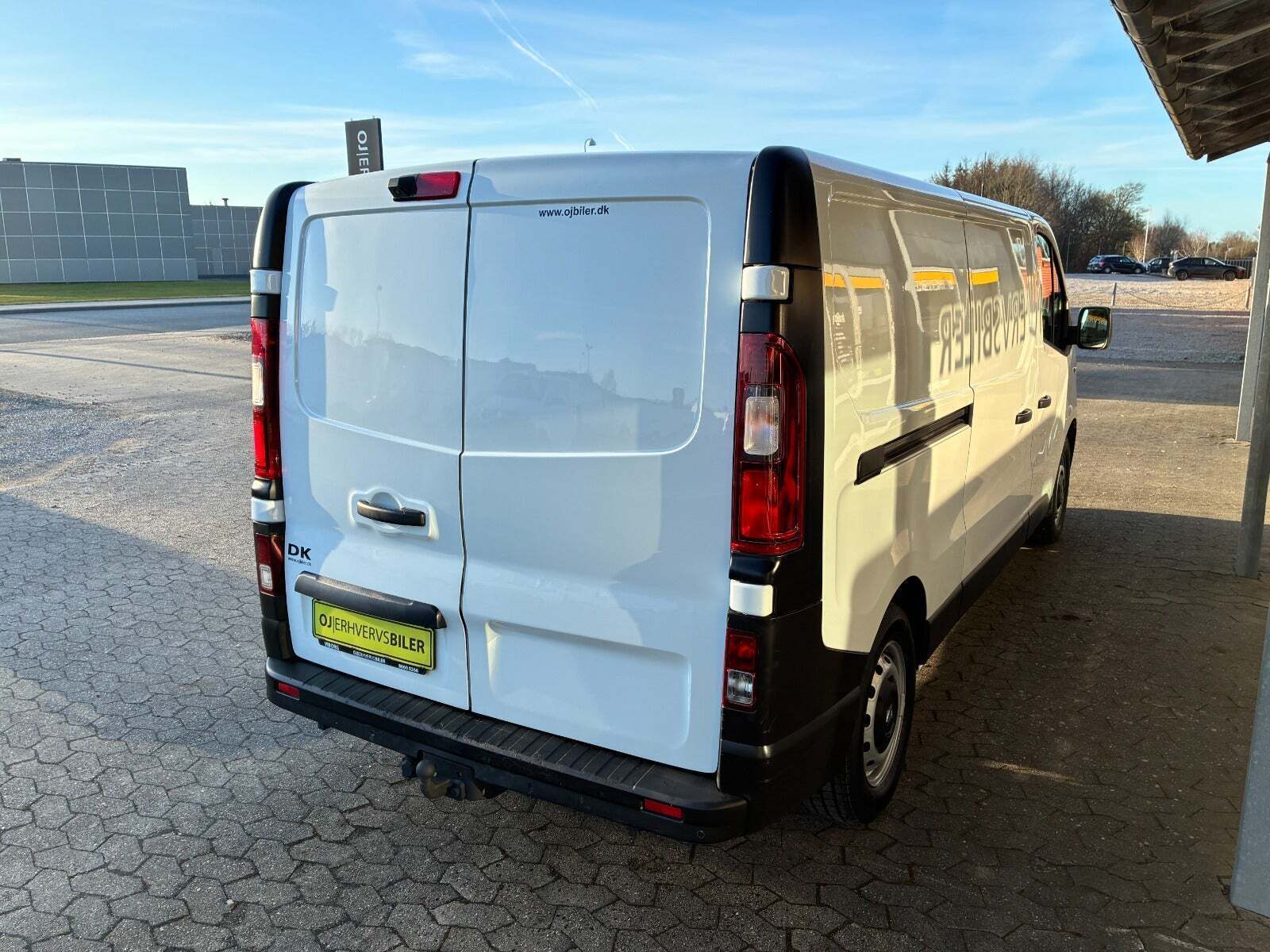 Hvid Renault Trafic T29 fra 2020