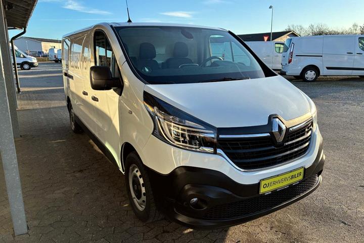 Hvid Renault Trafic T29 fra 2020