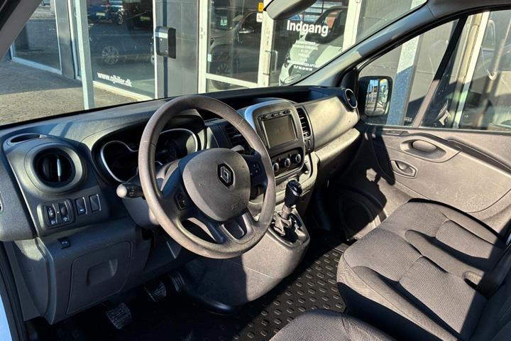 Hvid Renault Trafic T29 fra 2020