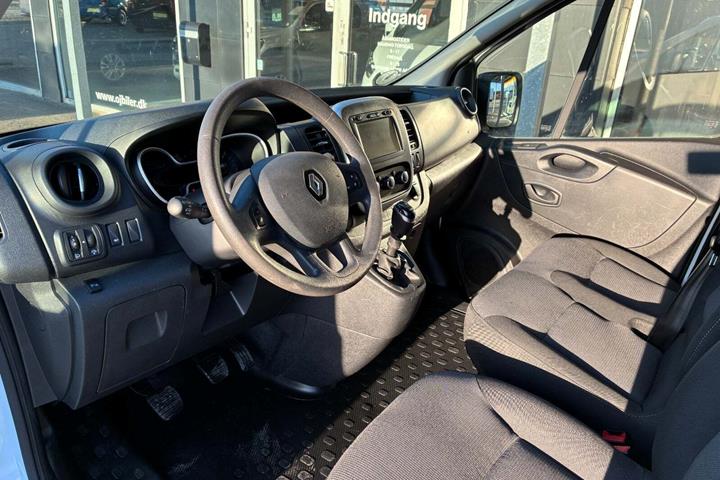 Hvid Renault Trafic T29 fra 2020