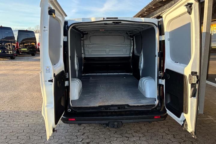 Hvid Renault Trafic T29 fra 2020