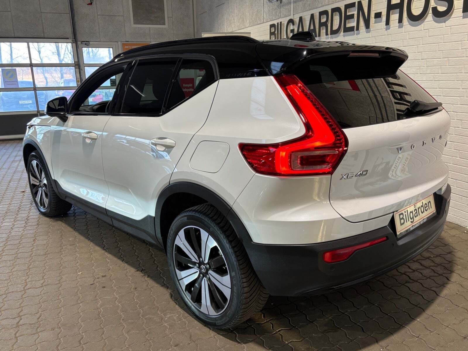 Hvid Volvo XC40 fra 2023