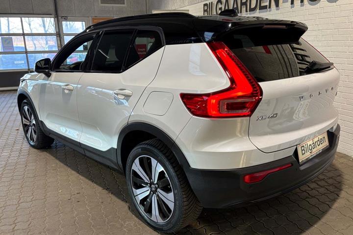 Hvid Volvo XC40 fra 2023