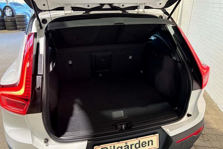 Hvid Volvo XC40 fra 2023
