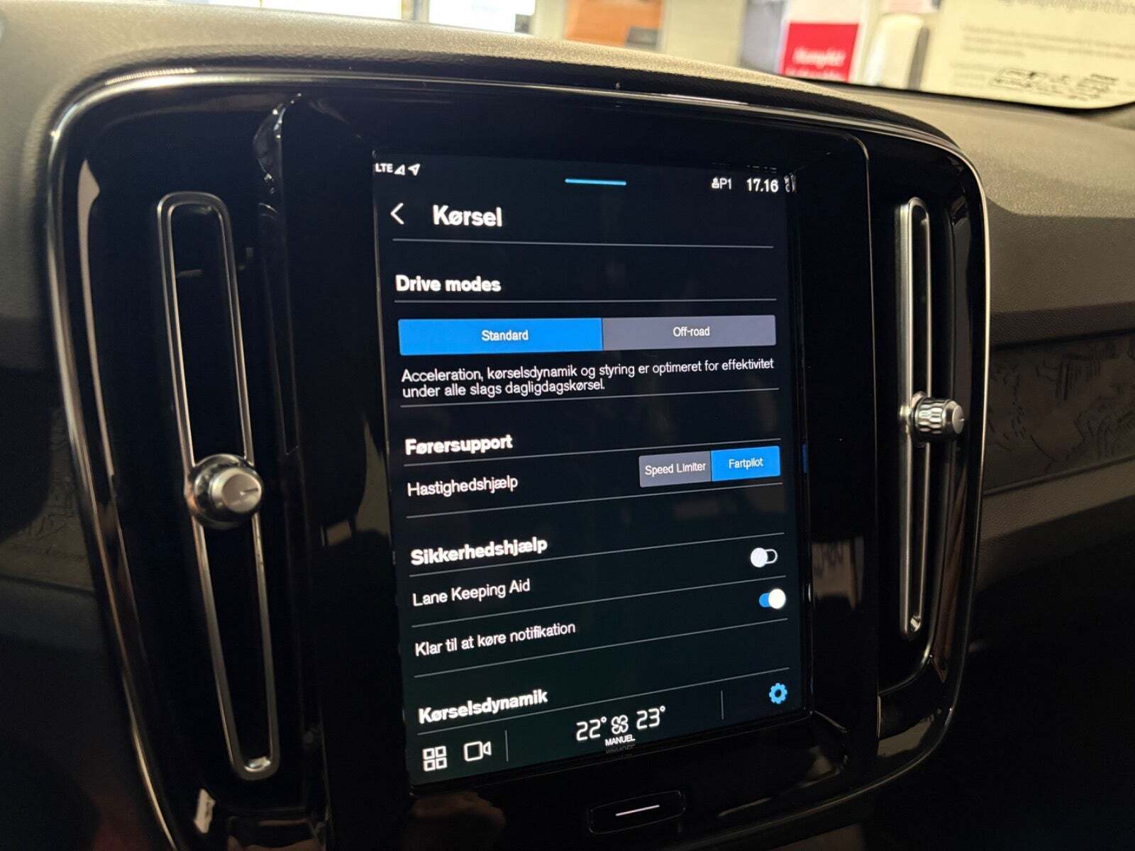 Hvid Volvo XC40 fra 2023