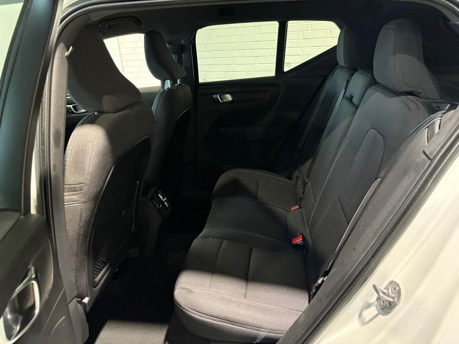 Hvid Volvo XC40 fra 2023