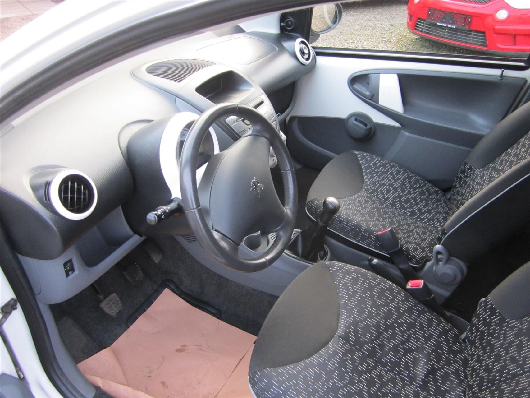 Peugeot 107 1,0 Cool 68HK 5d