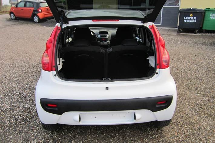 Hvid Peugeot 107 fra 2012