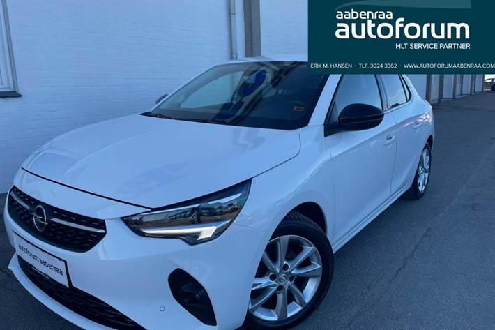 Hvid Opel Corsa fra 2021 set udefra