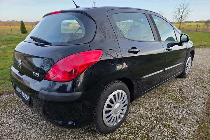 Brun Peugeot 308 fra 2009