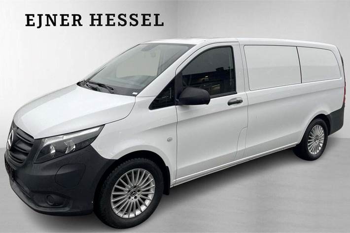 Hvid Mercedes eVito 129 fra 2021 set udefra