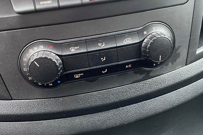 Hvid Mercedes eVito 129 fra 2021