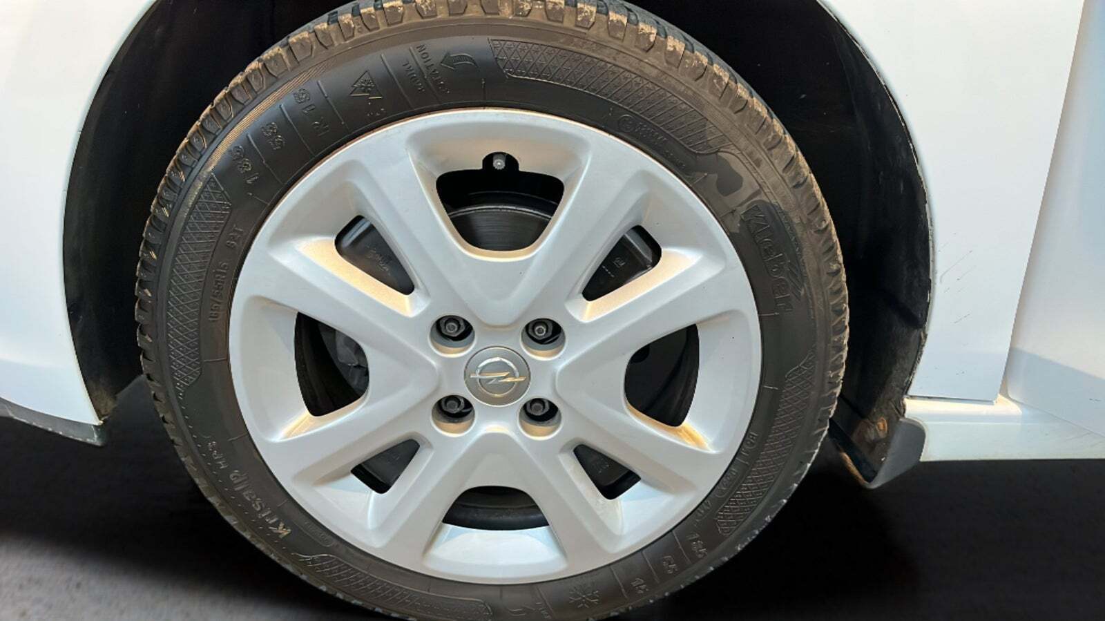 Hvid Opel Karl fra 2018