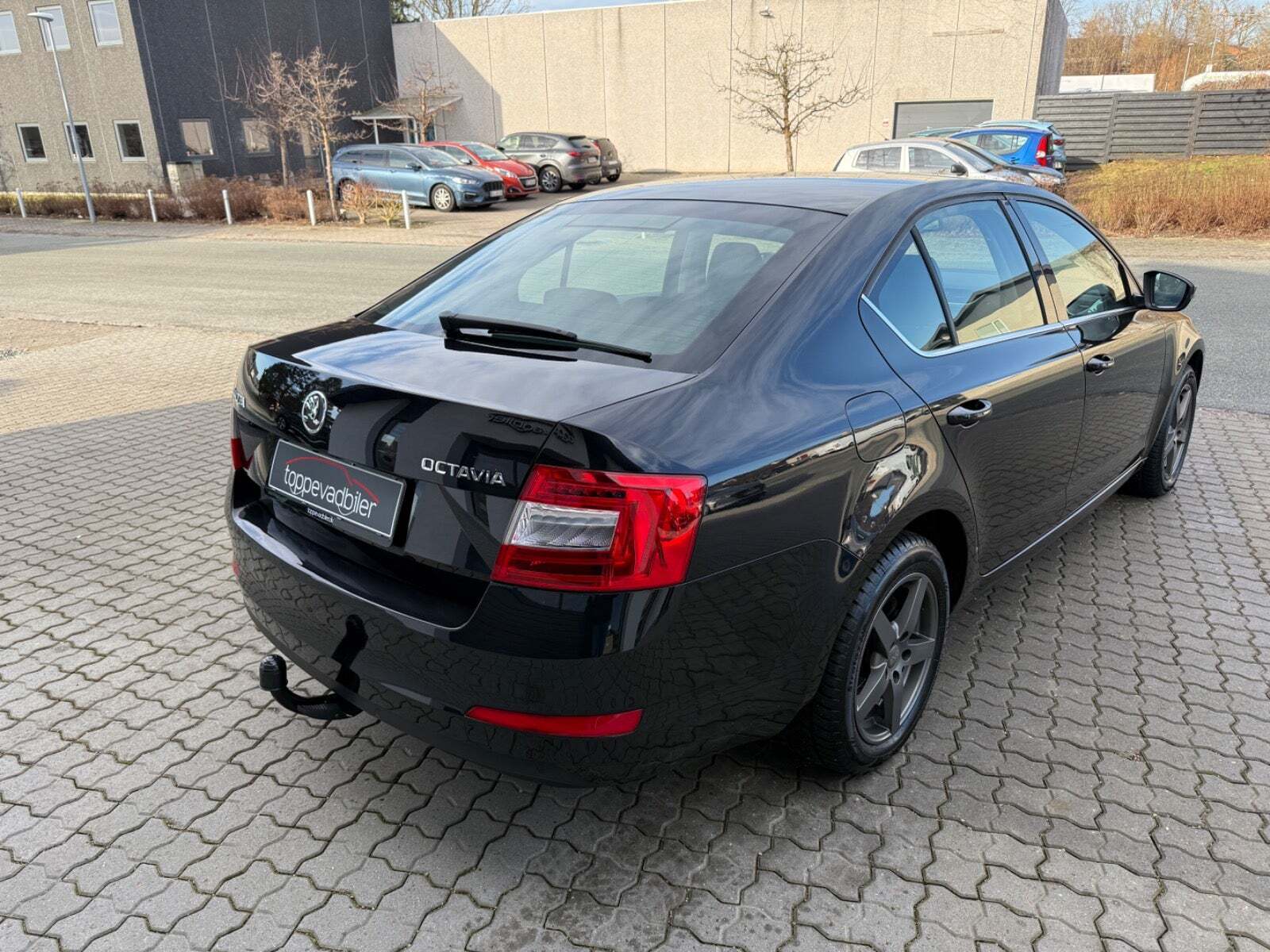 Sort Skoda Octavia fra 2014