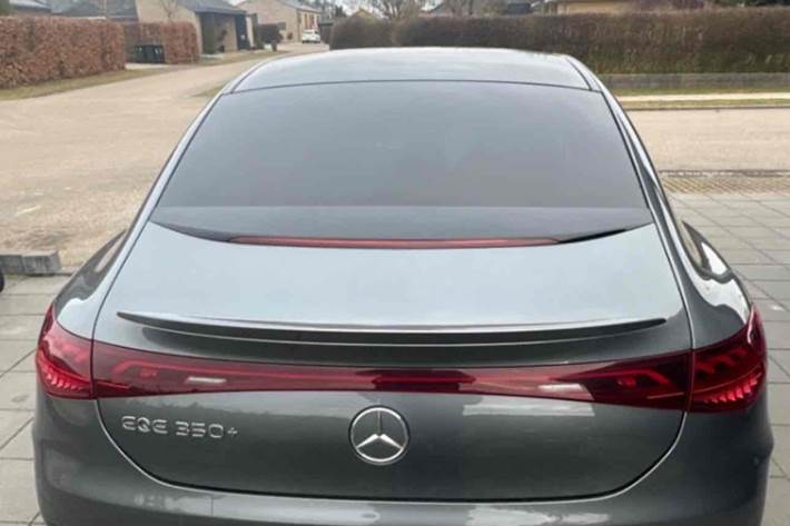 Sølv Mercedes EQE 350+ fra 2022