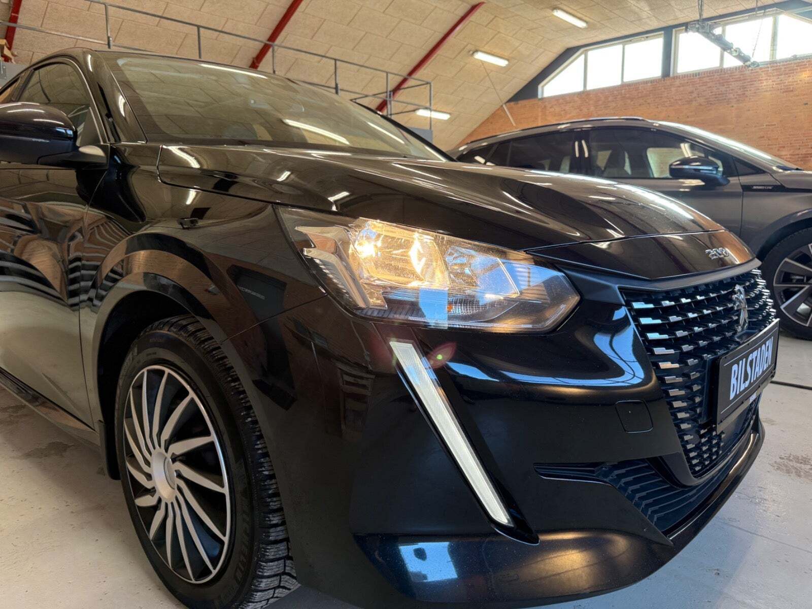 Sort Peugeot 208 fra 2020