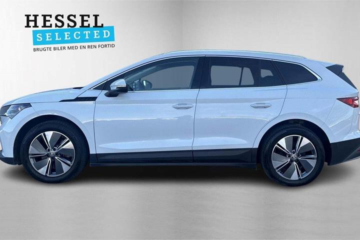 Hvid Skoda Enyaq fra 2023