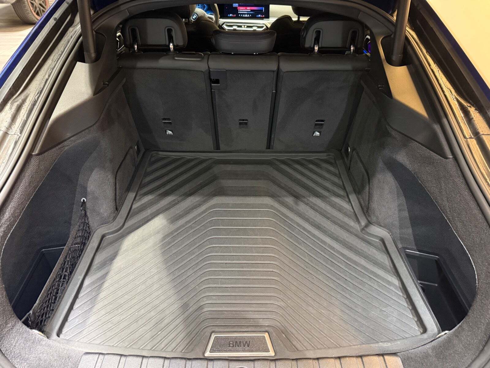 Blå BMW i4 fra 2024