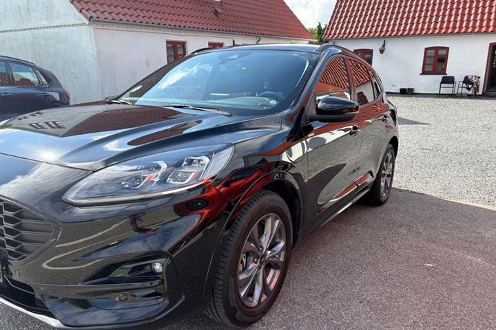 Sort Ford Kuga fra 2021