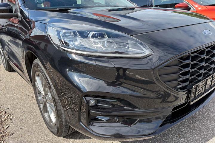 Sort Ford Kuga fra 2021