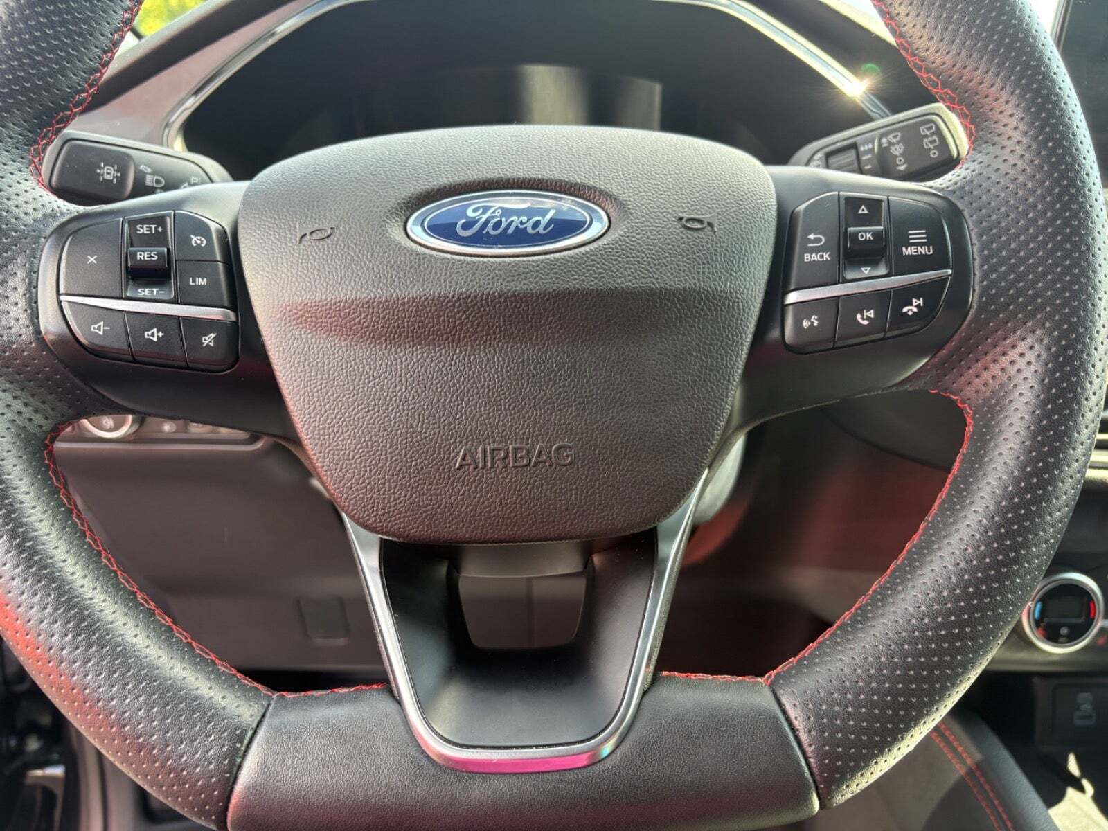 Sort Ford Kuga fra 2021