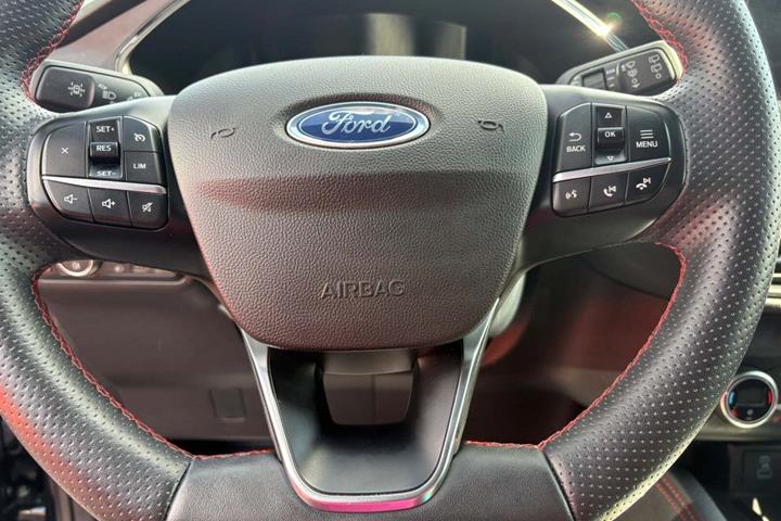 Sort Ford Kuga fra 2021