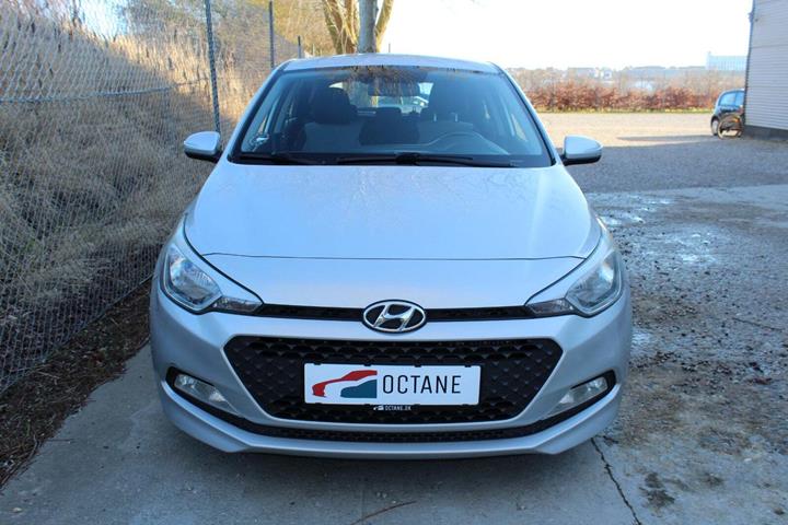 Sølv Hyundai i20 fra 2015
