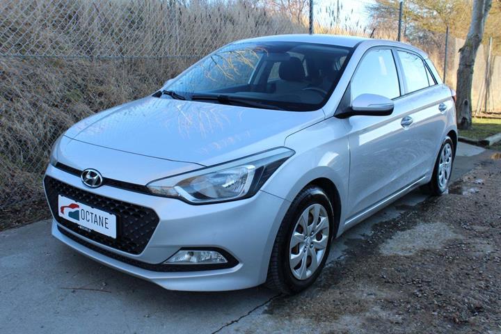 Sølv Hyundai i20 fra 2015
