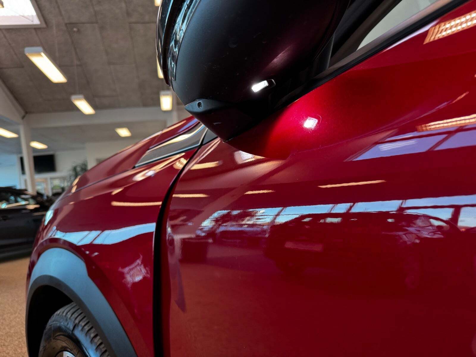 Grå Opel Mokka-e fra 2023