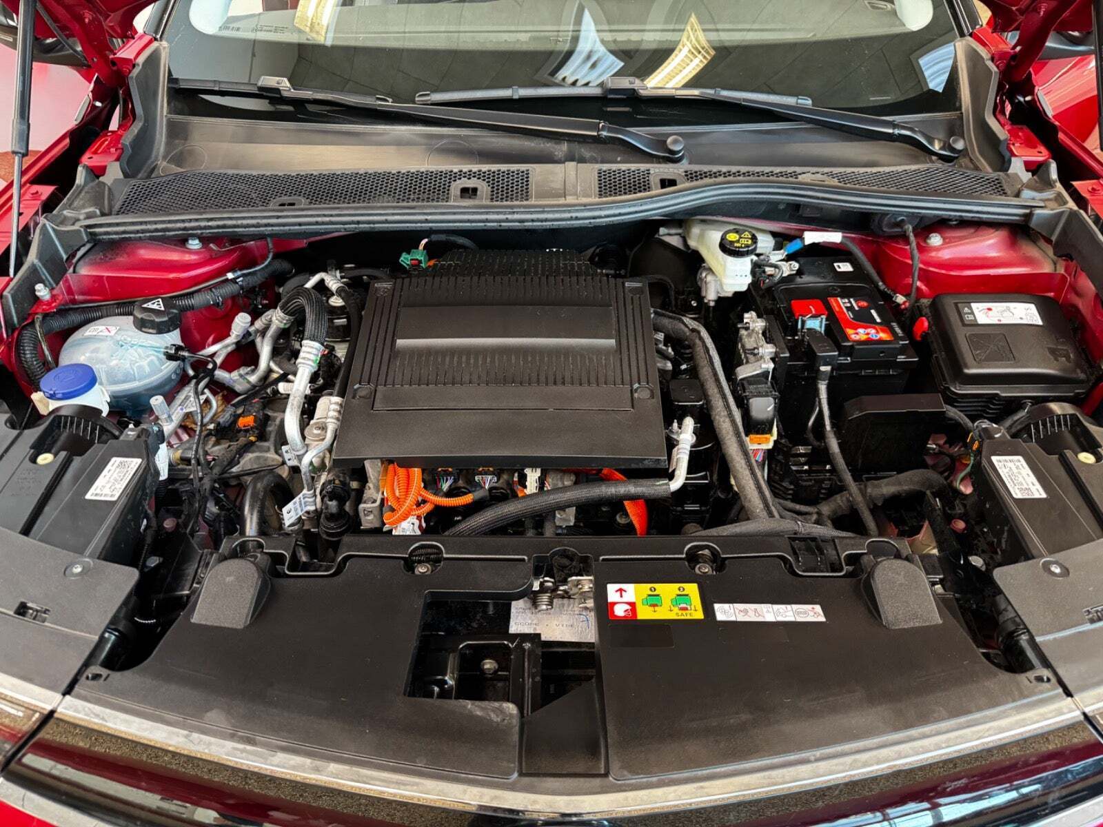 Grå Opel Mokka-e fra 2023