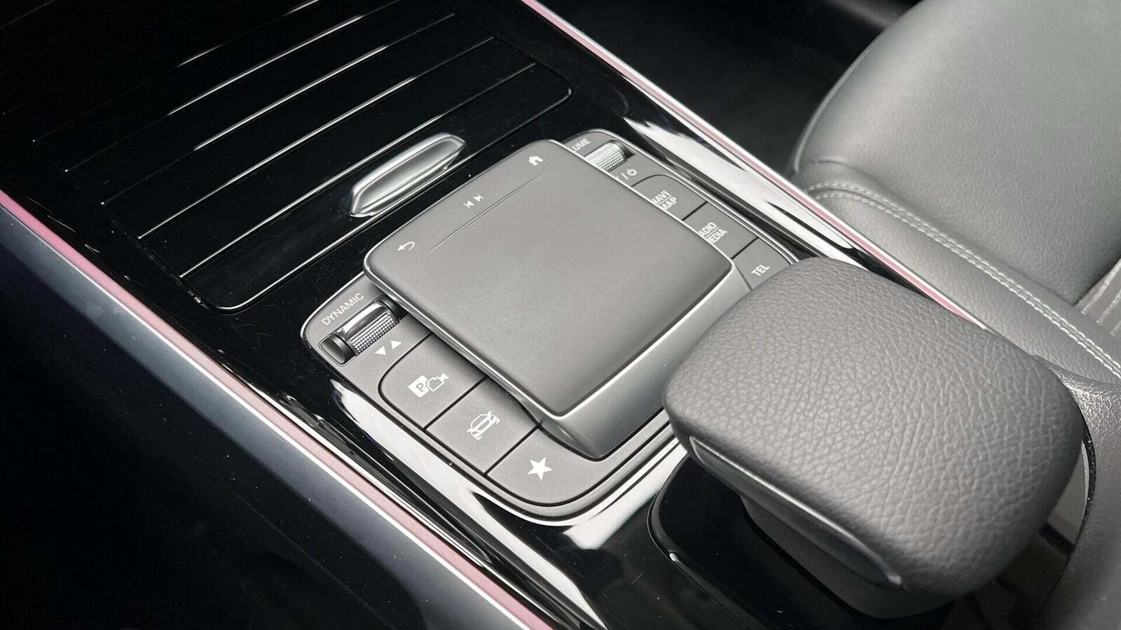 Grå Mercedes EQB250 fra 2022