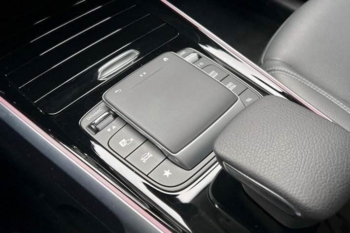 Grå Mercedes EQB250 fra 2022