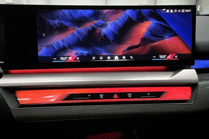 Sort BMW i5 fra 2024