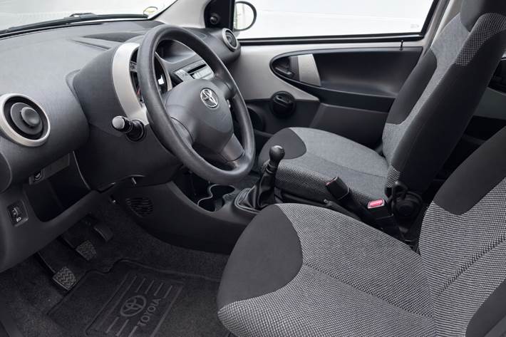 Sølv Toyota Aygo fra 2012