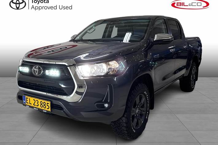 Grå Toyota HiLux fra 2025 set udefra