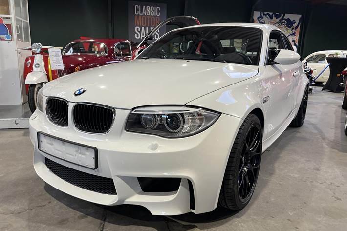 Hvid BMW M1 fra 2012 set udefra