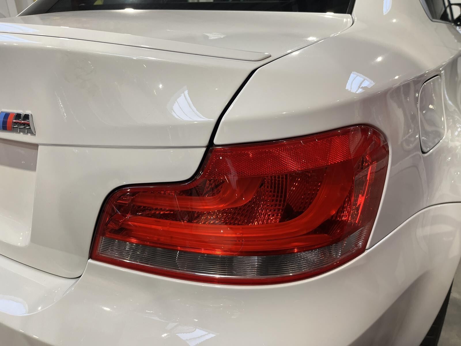 Hvid BMW M1 fra 2012