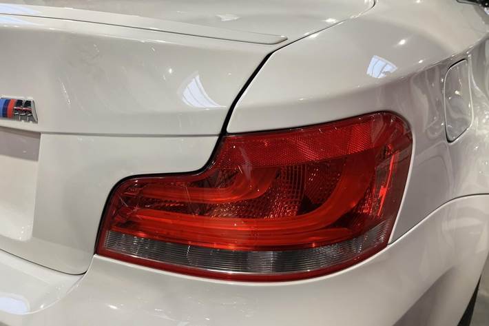 Hvid BMW M1 fra 2012