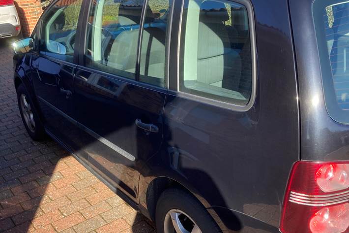 Sort VW Touran fra 2008