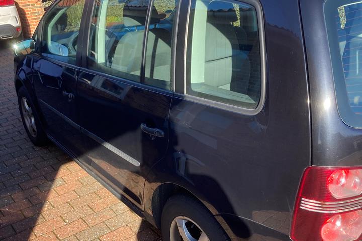 Sort VW Touran fra 2008