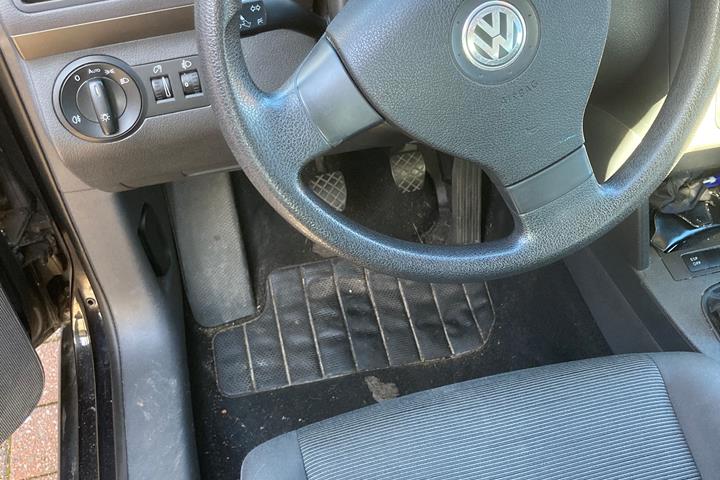 Sort VW Touran fra 2008