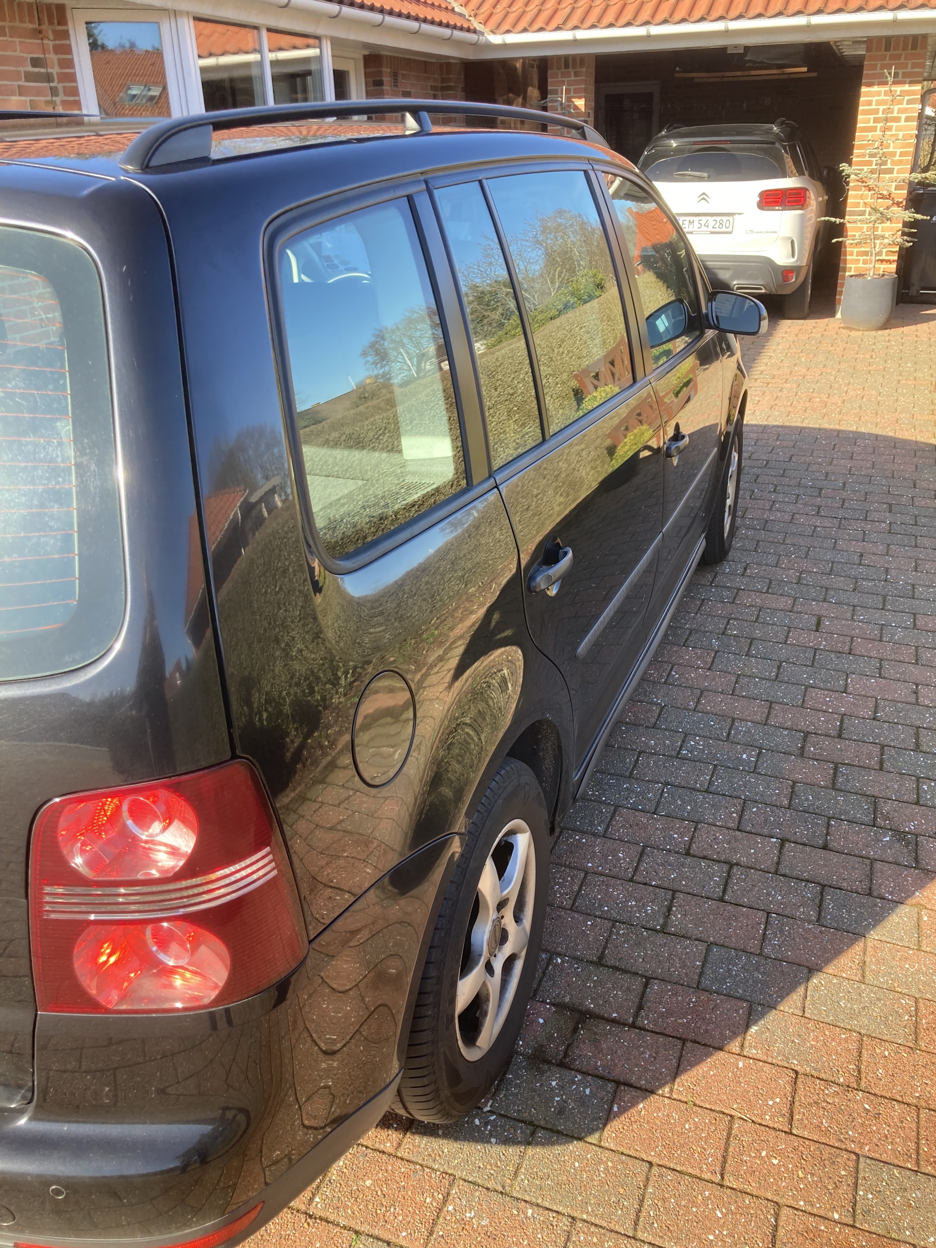 Sort VW Touran fra 2008