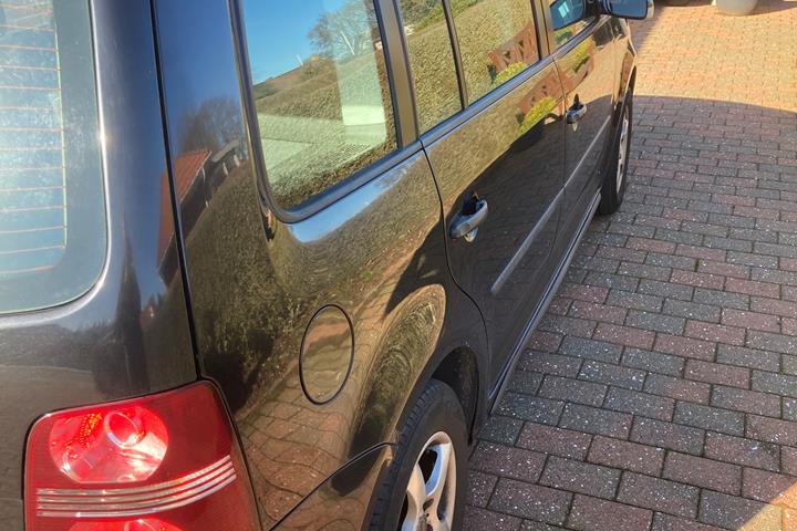 Sort VW Touran fra 2008