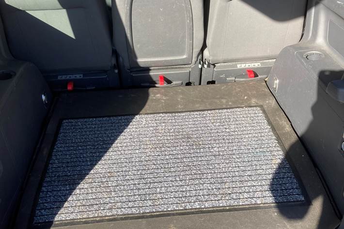 Sort VW Touran fra 2008