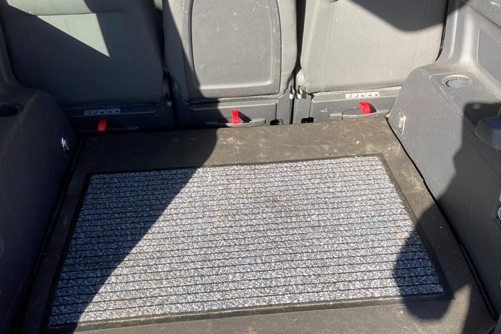 Sort VW Touran fra 2008
